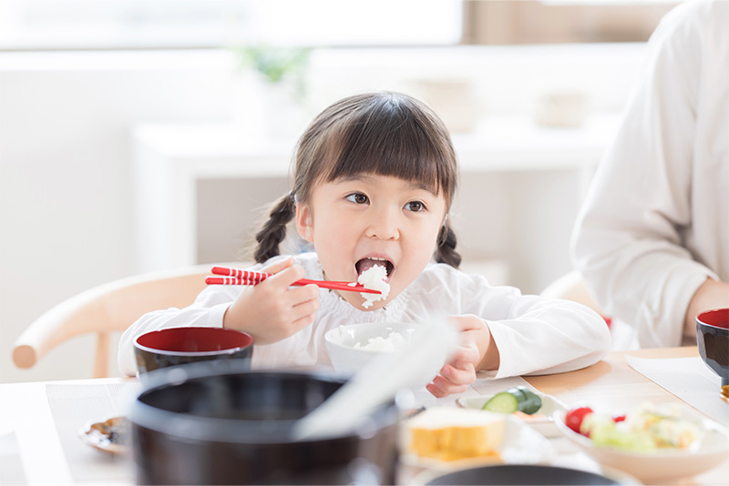 食事やおやつの時間を決めましょう